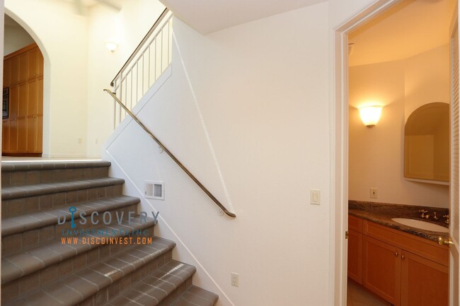 Building Photo - Magnificent Hiller Highlands Townhome with...