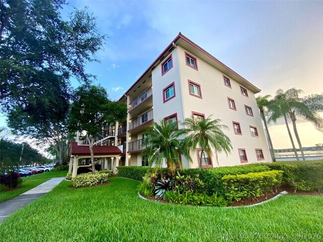 Building Photo - 1000 SW 128th Terrace