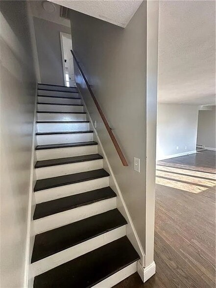 Building Photo - 74 Lake St