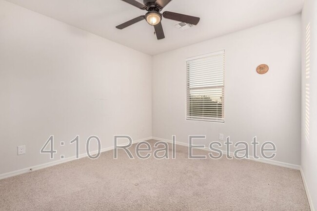 Building Photo - 142 W Impala Dr