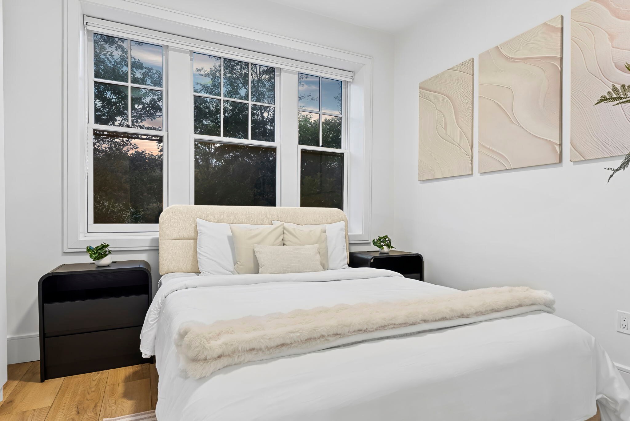 Building Photo - 1566 Beacon St