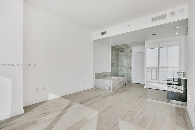 Building Photo - 480 NE 31st St