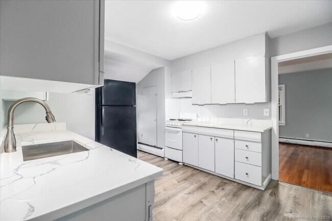 Building Photo - 9 Nicholas Square