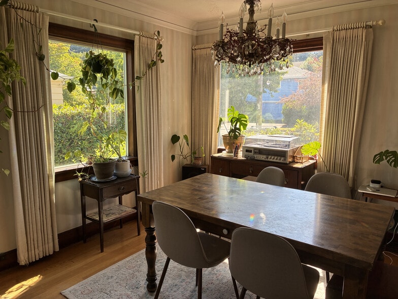 Building Photo - 834 SE 72nd Ave