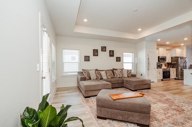 Building Photo - 231 Lyla Ln