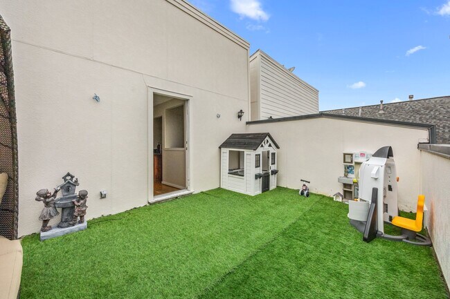 Building Photo - 510 Jackson Hill St