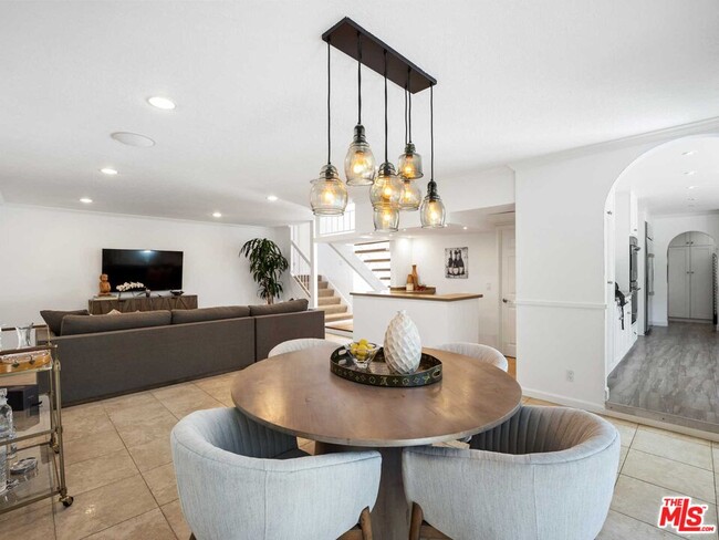 Building Photo - 2898 Woodwardia Dr