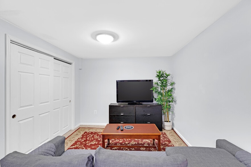 Building Photo - 7109 Layton Dr