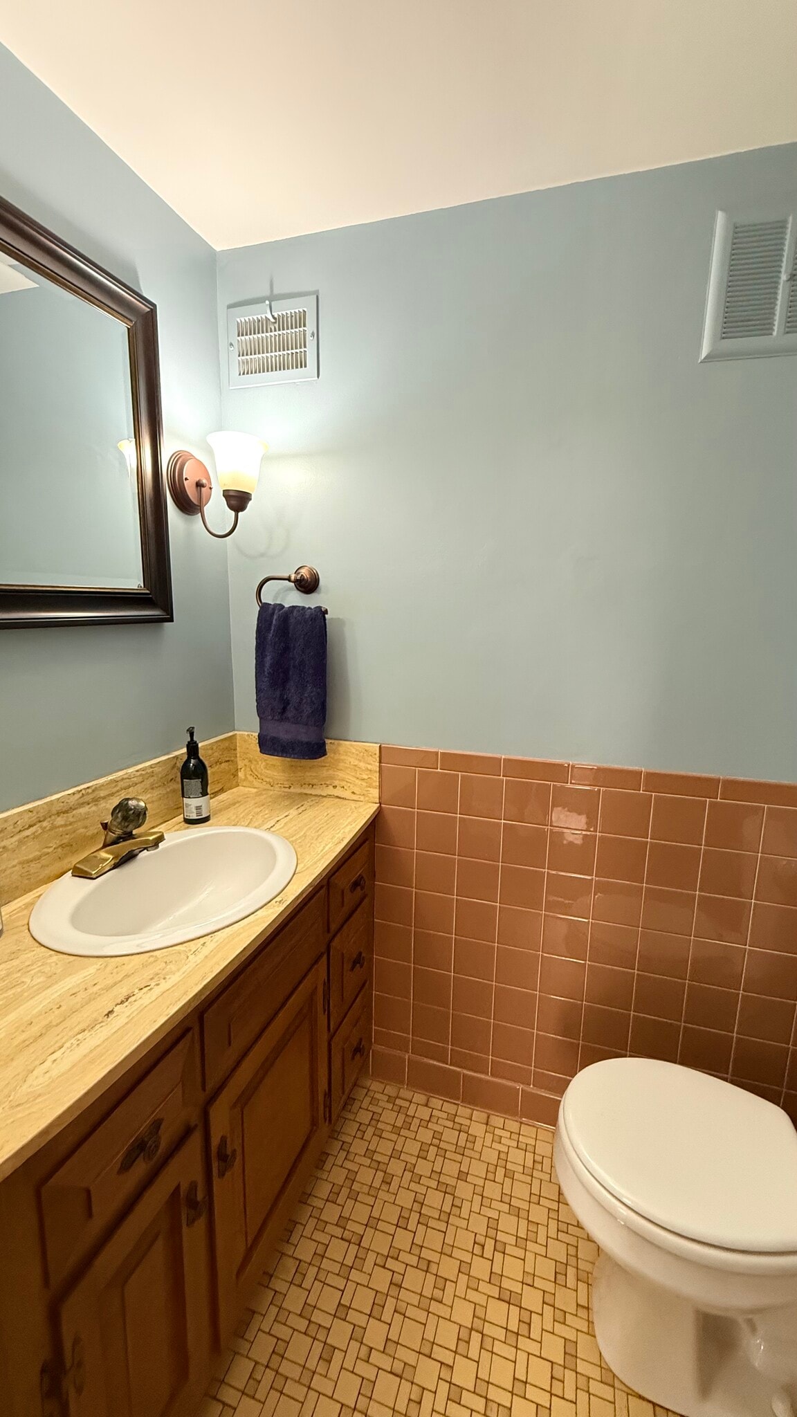 POWDER RM - 6909 W Lloyd St