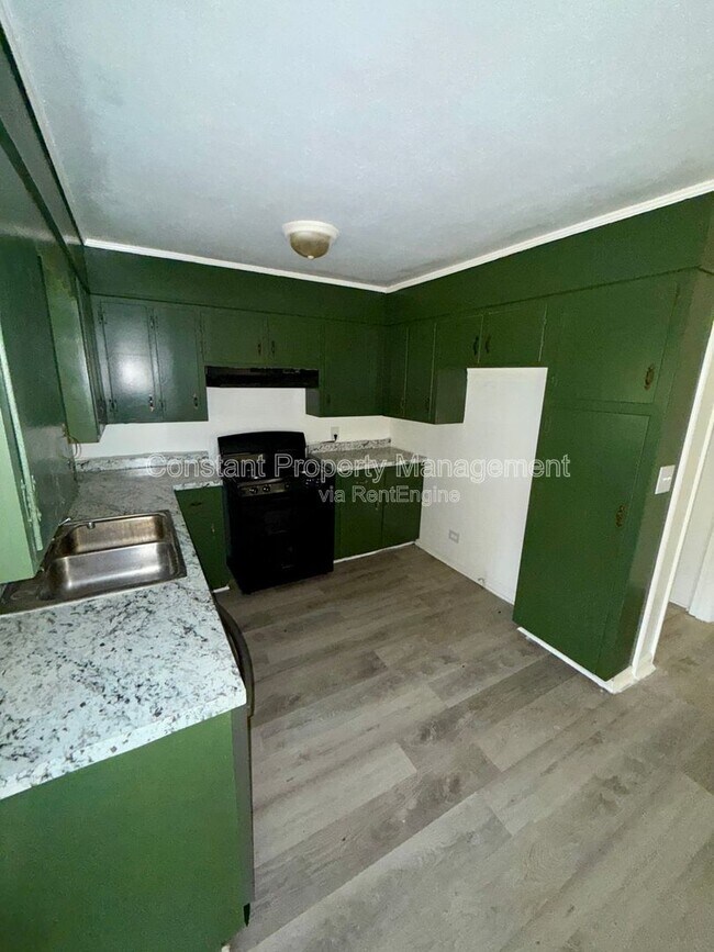Building Photo - 4158 Log Cabin Dr