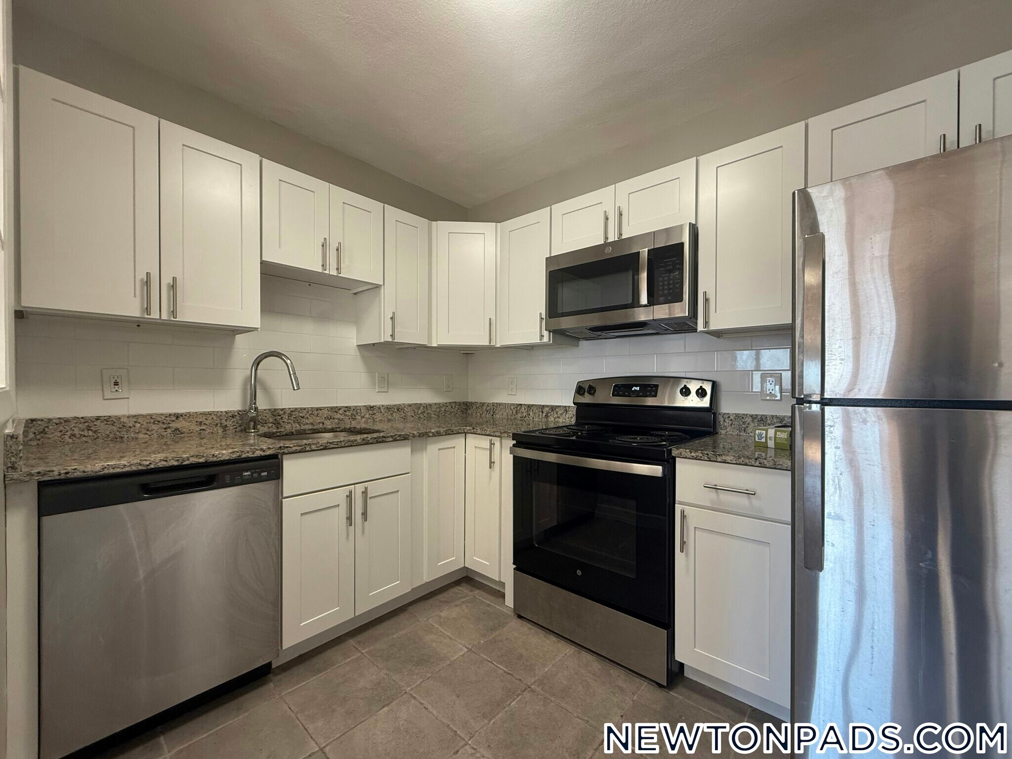 Building Photo - 264 Grove St