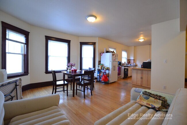 Primary Photo - 327 Faneuil St