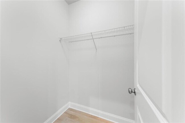 Building Photo - 96 Fairway Dr