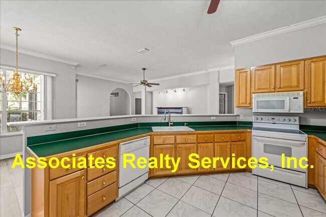 Building Photo - Turkey Creek-Three Bedroom - Two Bath 1560 sf