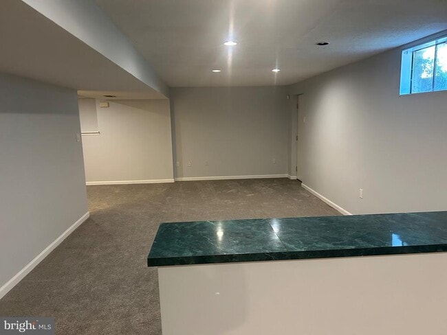 Building Photo - 1821 Peachtree Ln