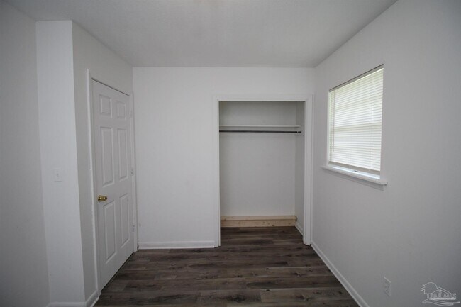Building Photo - 404 Ladybird Ln