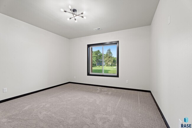 Building Photo - 1107 S Foss Ave