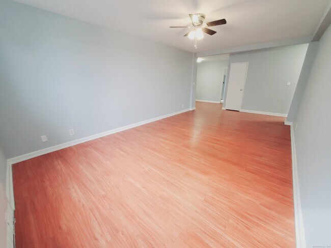 Building Photo - 39 Glenbrook Rd