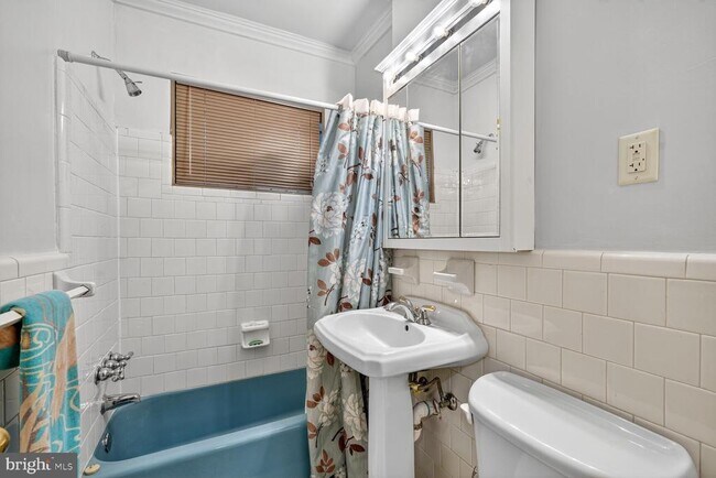 Building Photo - 4114 Davis Pl NW
