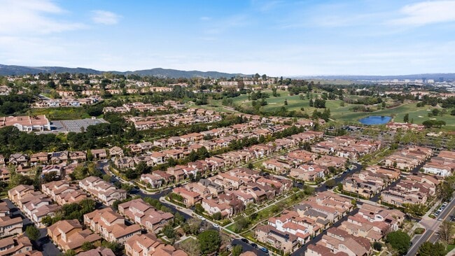Building Photo - Stunning 4 Bedroom Home in Aliso Viejo!