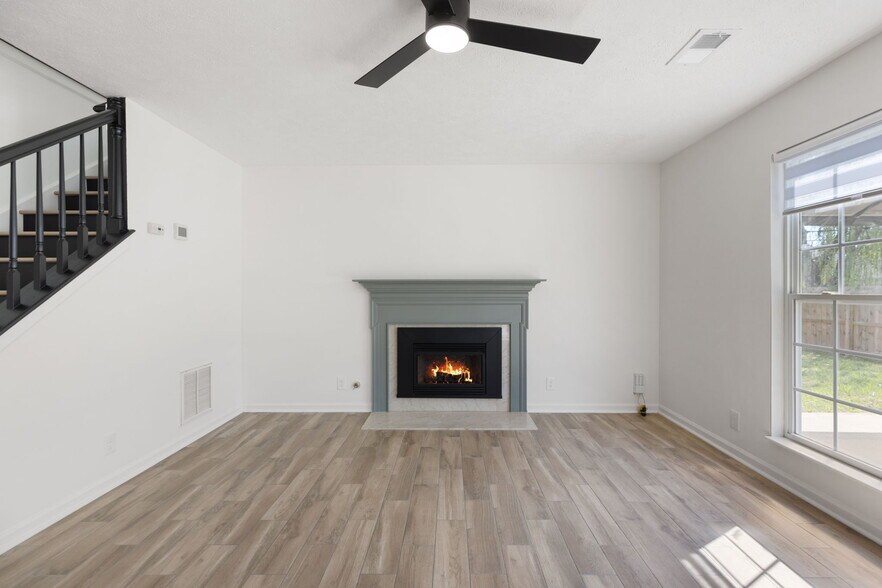 Building Photo - 2150 Blake Dr