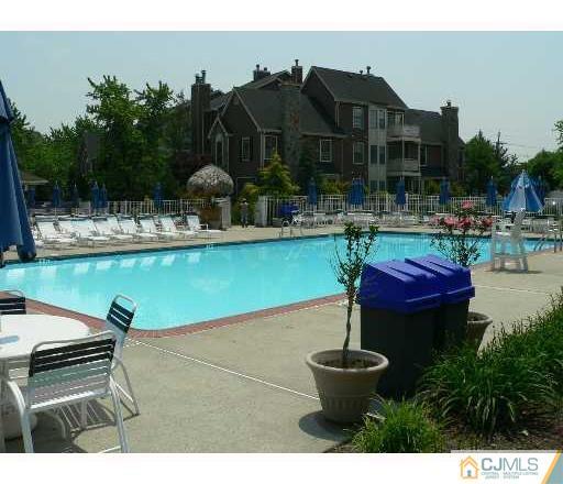 Building Photo - 394 Carhart Ct