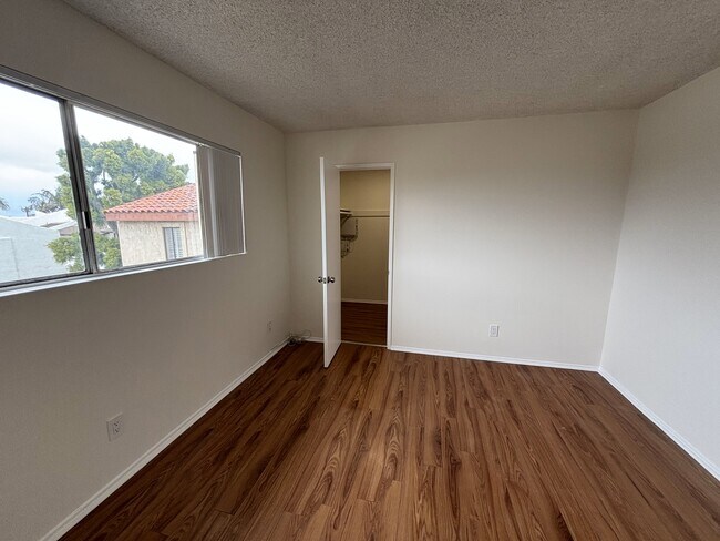 Building Photo - 2105 Grant Ave