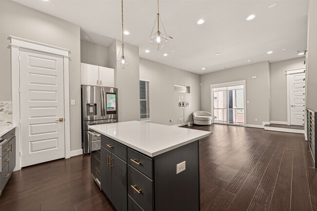 Building Photo - 2114 Engelmohr St