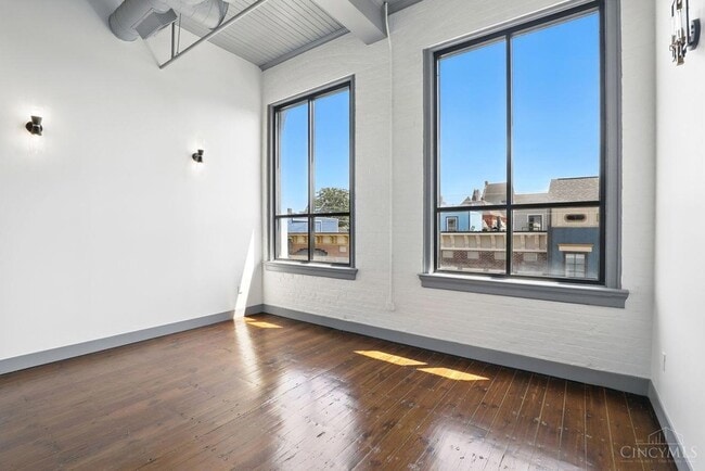 Building Photo - 222 W 15th St