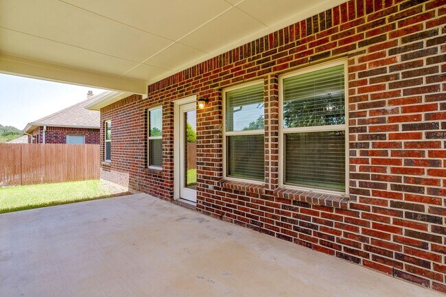 Building Photo - 3801 Weatherstone Dr