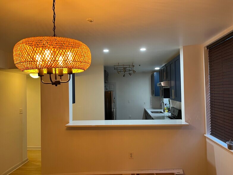 Kitchen - Breakfast Bar - 2300 18th St NE