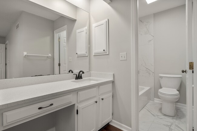 Building Photo - 2236 Sunleaf Ct