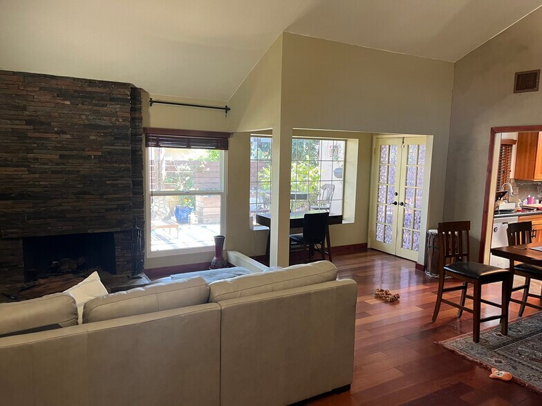 Building Photo - 2433 San Jacinto Ct