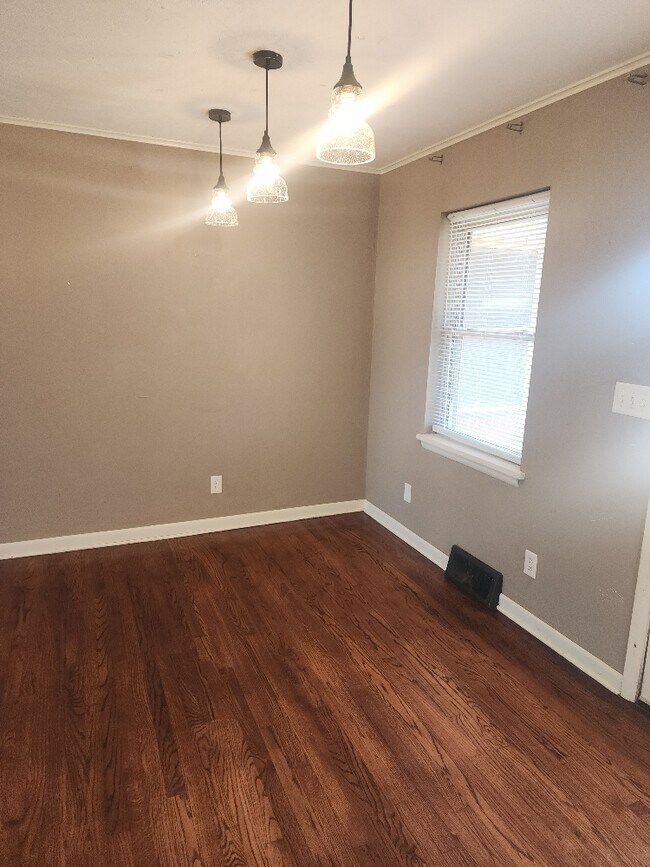 Building Photo - 1352 Chickasaw Dr