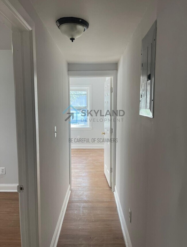 Building Photo - 1519 N 60th St