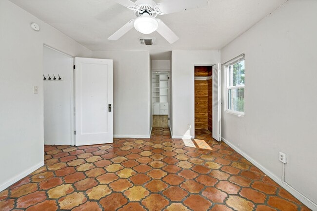 Building Photo - PRE-LEASE for AUGUST 2026 - Sam Hughes Bungalow