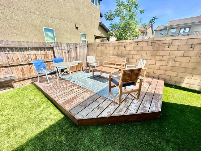Building Photo - Newly Built 3/2.5 Bonadelle Home in Riverstone Community