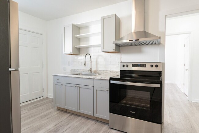Building Photo - Update 2 Bed 1 Bath in The Nations