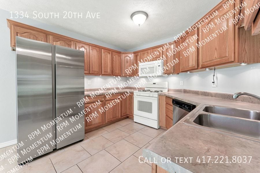 Building Photo - 1334 S 20th Ave