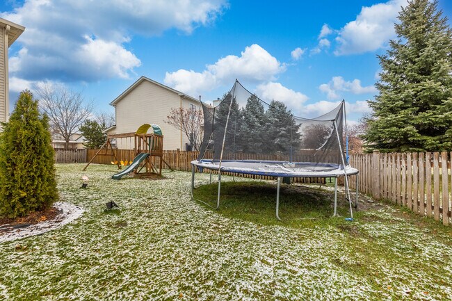 Building Photo - 438 Rachel Cir