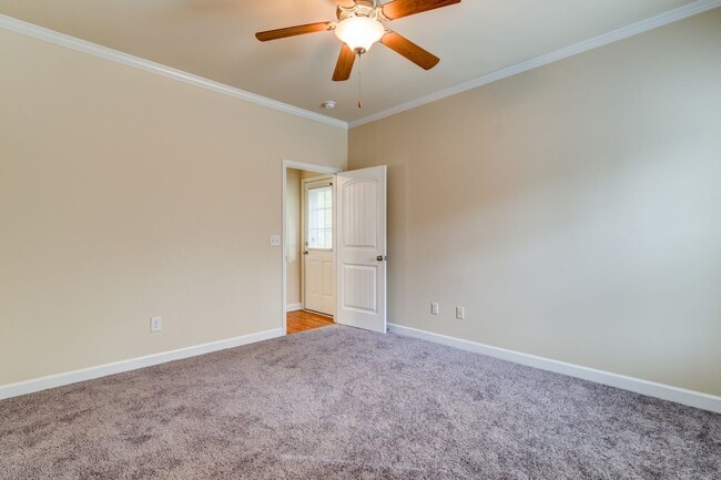 Building Photo - Feels Like New 3 Bed 2 Bath Minutes from High Point University!