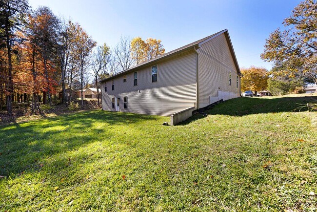 Building Photo - 369 Meadowview Dr