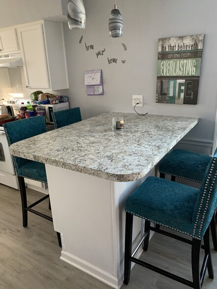 Building Photo - 1936 Tudor St