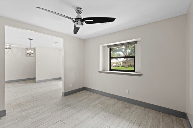 Building Photo - 5522 Braesvalley Dr