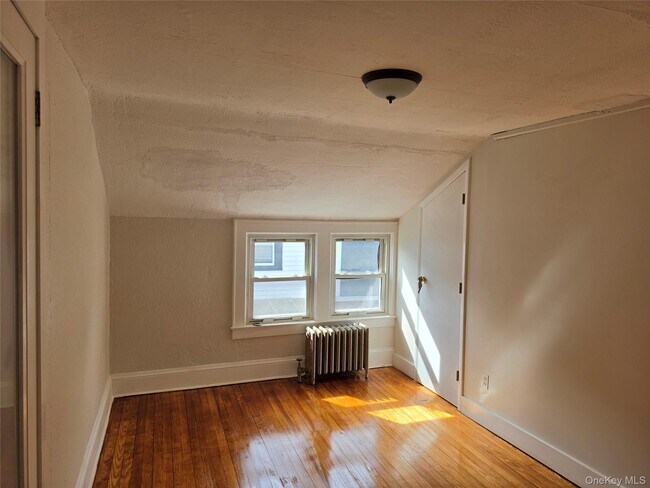Building Photo - 987 Wallace Ave