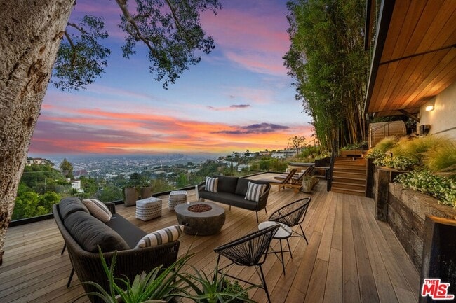 Primary Photo - 8800 Hollywood Blvd