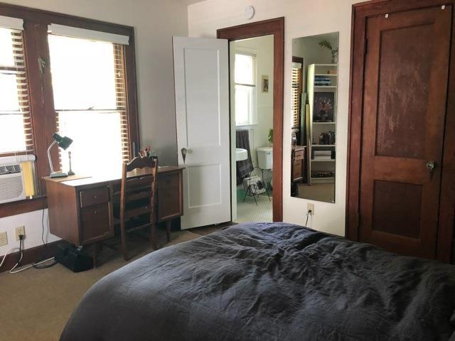 Building Photo - 906 W 22nd St