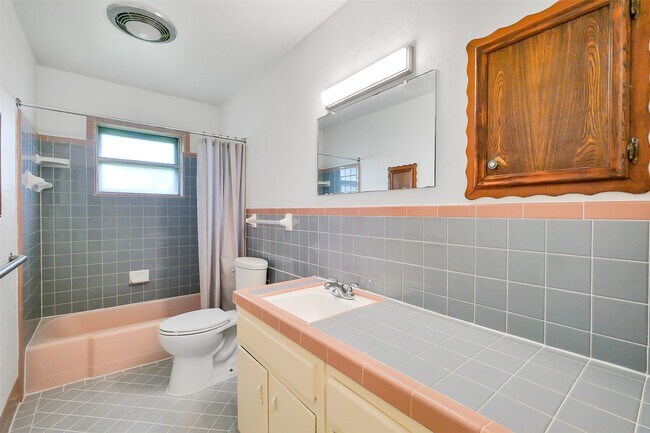 Building Photo - 3605 Longherridge Dr