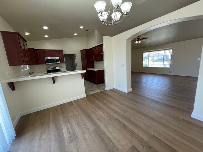 Building Photo - Apple Valley Home in The Vineyards- 3 Bedrooms, 2 Bathrooms, 2 Car Garage, New Flooring