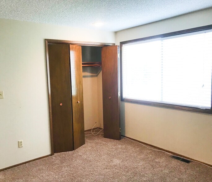 Building Photo - 721 W Bowling Rd